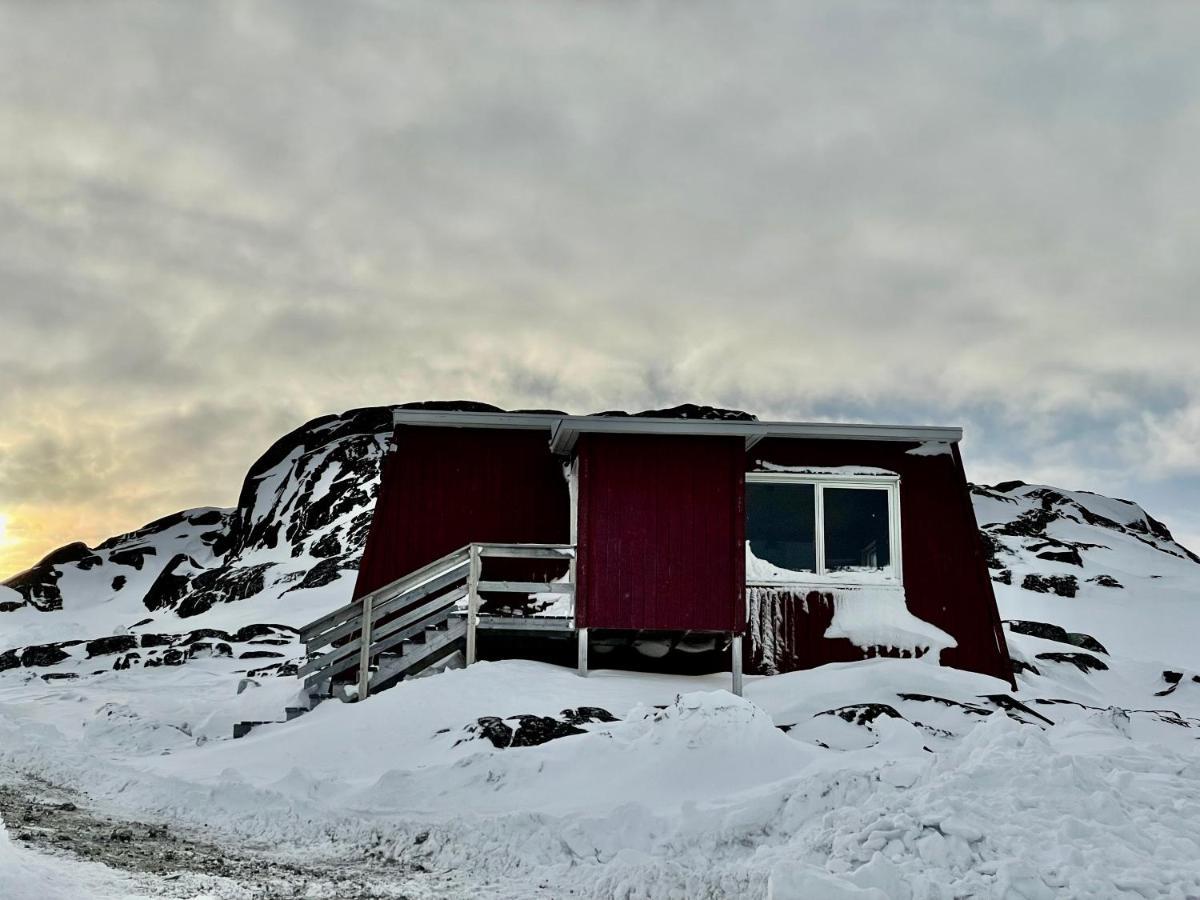 Inuk Hostels Нуук Екстер'єр фото