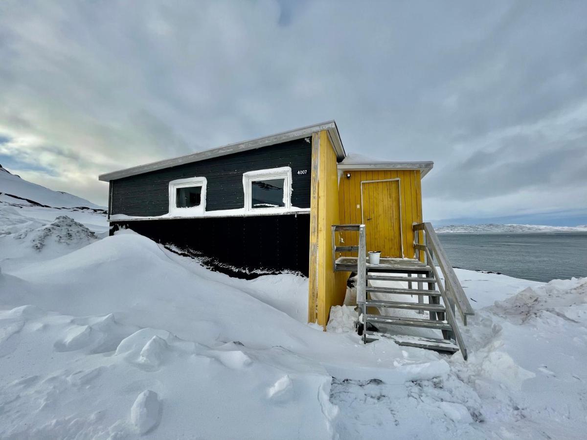 Inuk Hostels Нуук Екстер'єр фото